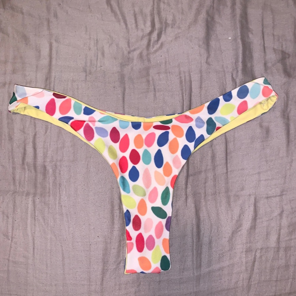 Reversible bikini bottom